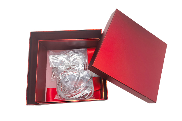 How can a gift wrapping box become a beautiful outer garment of heart?